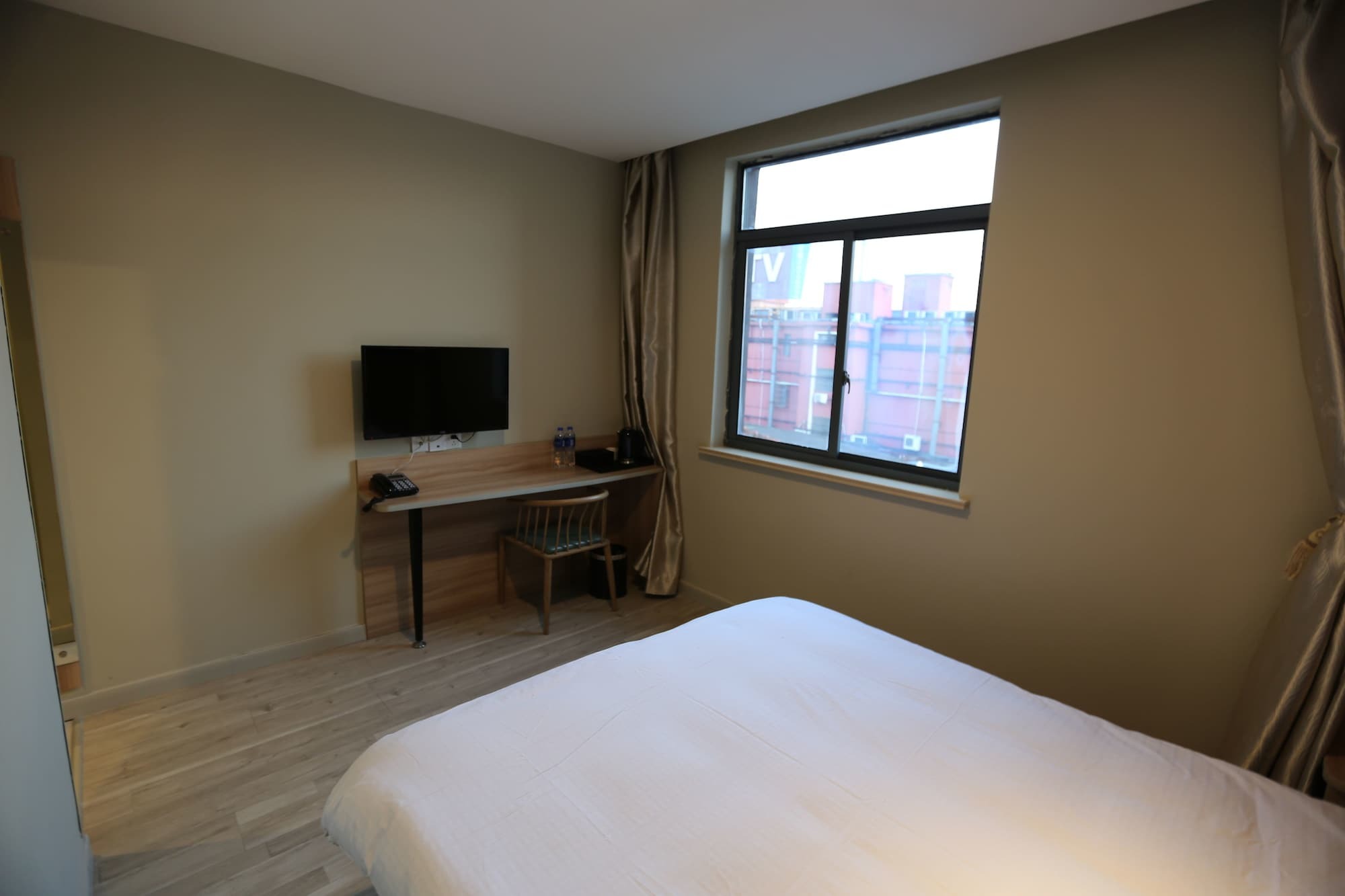 Xiannuo Luxury Hotel 2*